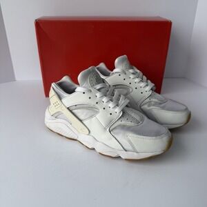 Nike Air Huarache WhiteGum Bottoms Men's/Womens Size 8 Men 9.5 Women's Shoes